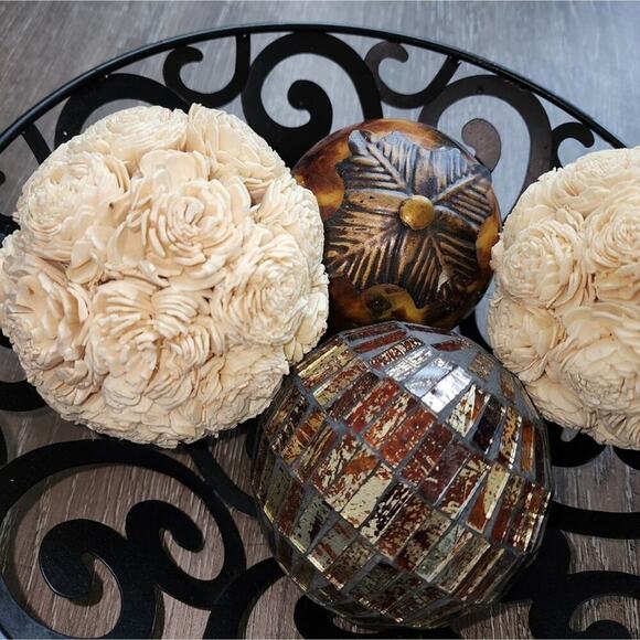 Decorative bowl with ornaments rosettes and‎ glass balls neutral tones - Picture 5 of 9